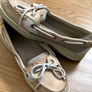 NEAR NEW! Worn TWICE! Ladies Sperrys, size 6